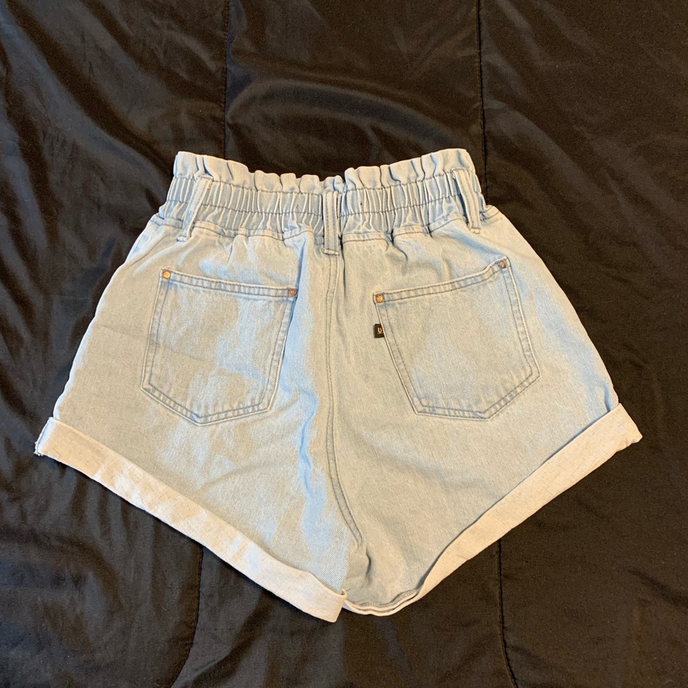 Light wash stretch high waisted shorts - Picture 4 of 4
